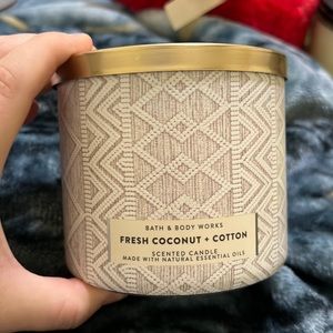Bath and Body Works Fresh Coconut & Cotton Candle